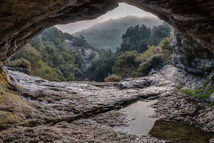  Goroko haitzuloa eta bertako leiho naturaletako bat. BASOTXERRI.