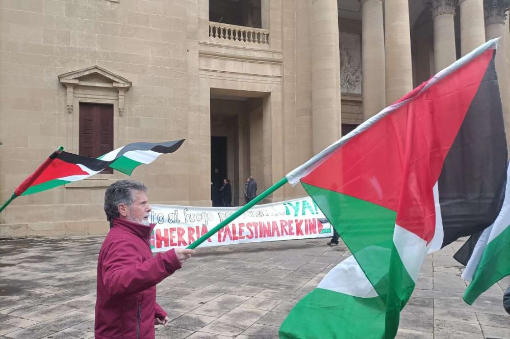BDS mugimenduko kidea bat Iruñeko katedralean BDS mugimenduko kidea bat Iruñeko katedralean