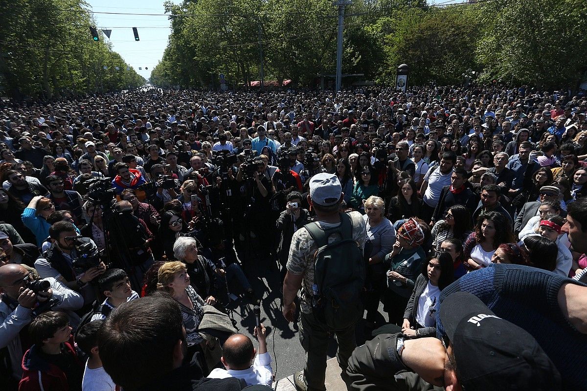 Protesta jendetsuak egiten ari dira, egunotan, Erevanen. V. BAGHDASARYAN / EFE. Protesta jendetsuak egiten ari dira, egunotan, Erevanen. V. BAGHDASARYAN / EFE.