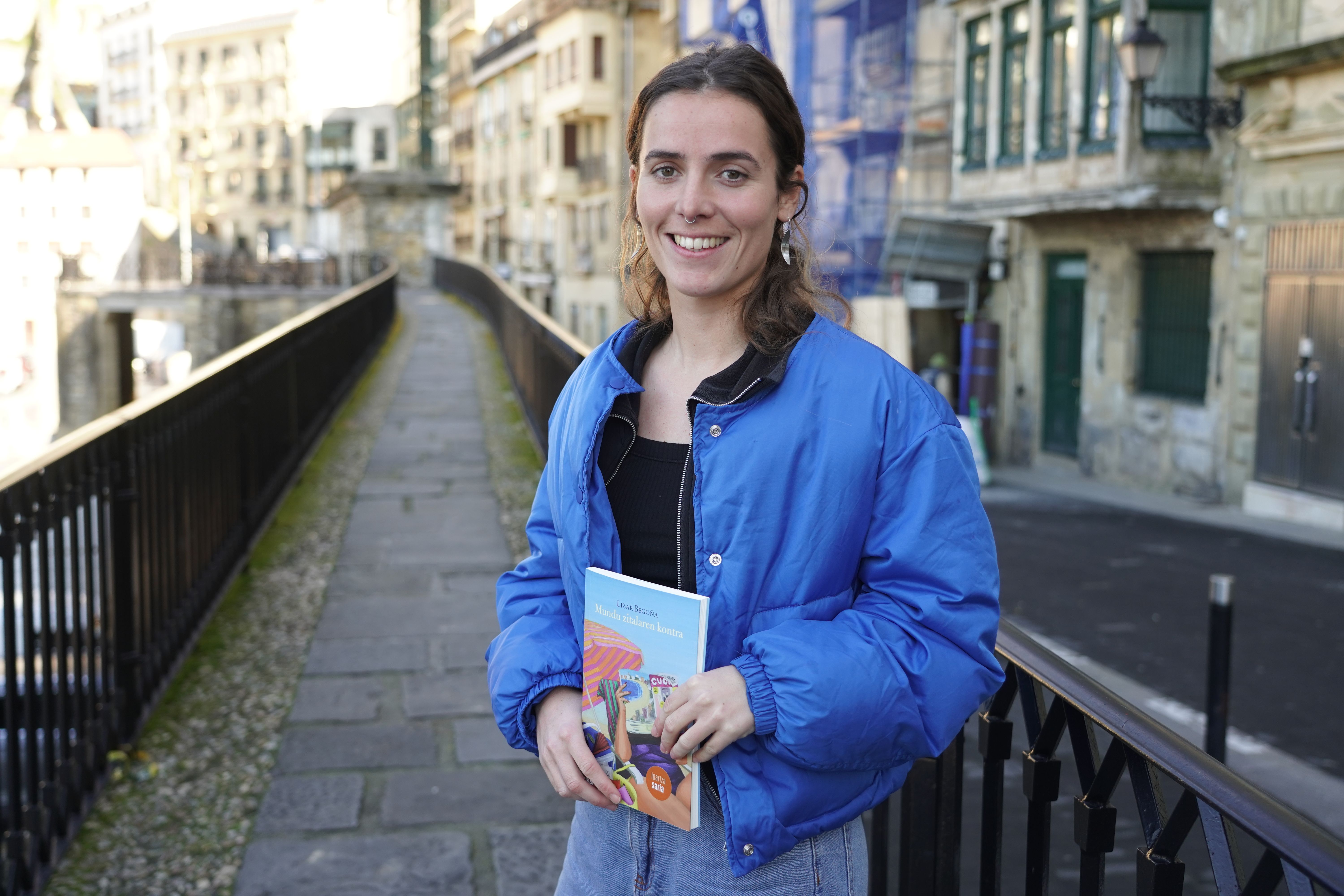 Lizar Begoña, aurkezpenaren egunean, Donostian. JON URBE / FOKU