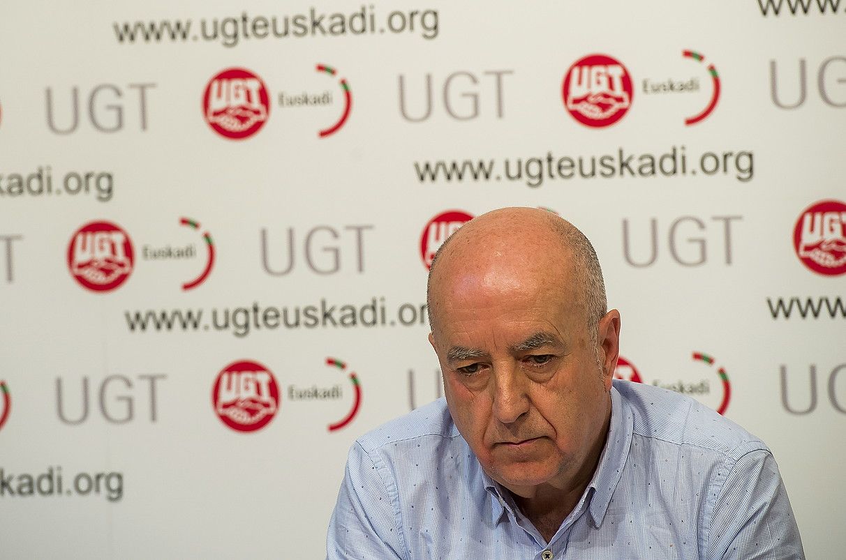 Raul Arza UGT-Euskadiko idazkari nagusia, atzo, sindikatuaren Bilboko egoitzan. LUIS JAUREGIALTZO / FOKU.