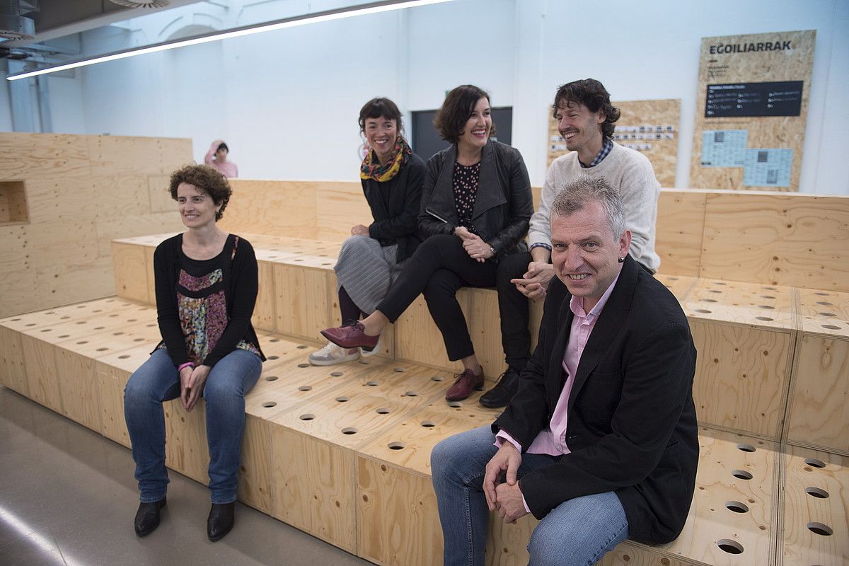 Ezker-eskuin, Maria Jose Telleria, Ane Rodriguez, Irene Larraza, Iker Arrue eta Fernando Saenz de Ugarte. J.C. RUIZ / FOKU. Ezker-eskuin, Maria Jose Telleria, Ane Rodriguez, Irene Larraza, Iker Arrue eta Fernando Saenz de Ugarte. J.C. RUIZ / FOKU.
