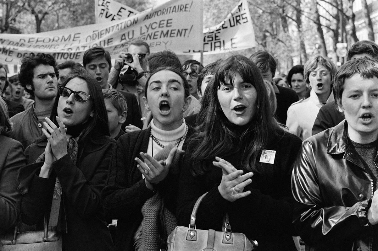 Emakume gazte batzuk Parisen, 1968ko Maiatzaren Leheneko manifestazioan. BERRIA.