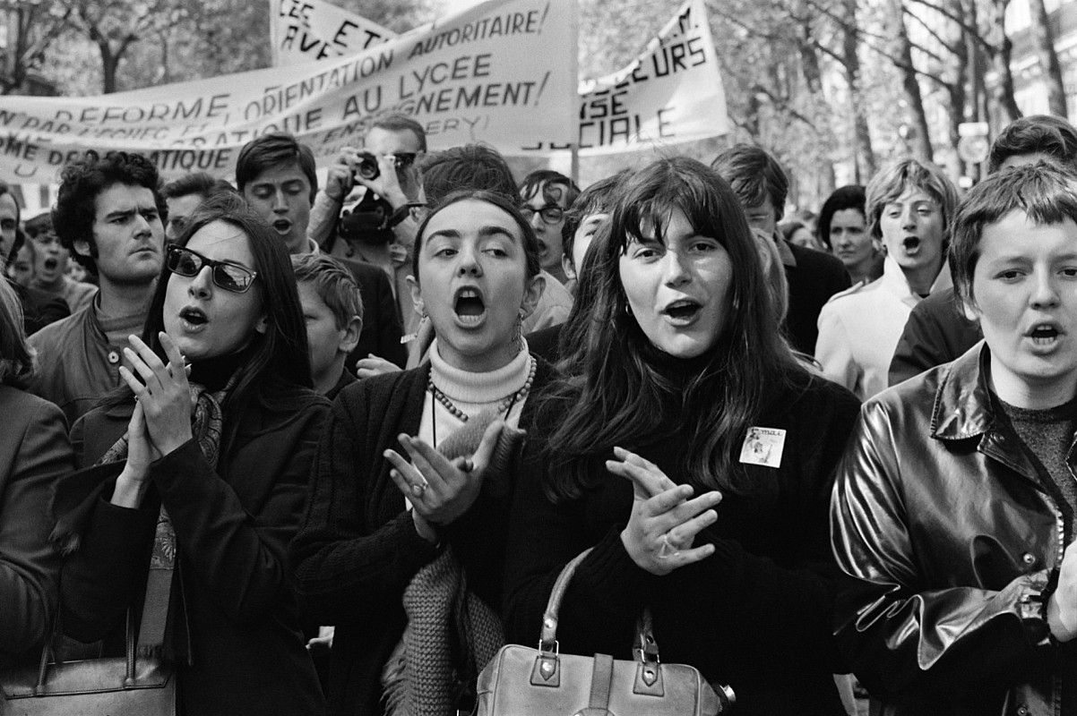 Emakume gazte batzuk Parisen, 1968ko Maiatzaren Leheneko manifestazioan. BERRIA. Emakume gazte batzuk Parisen, 1968ko Maiatzaren Leheneko manifestazioan. BERRIA.