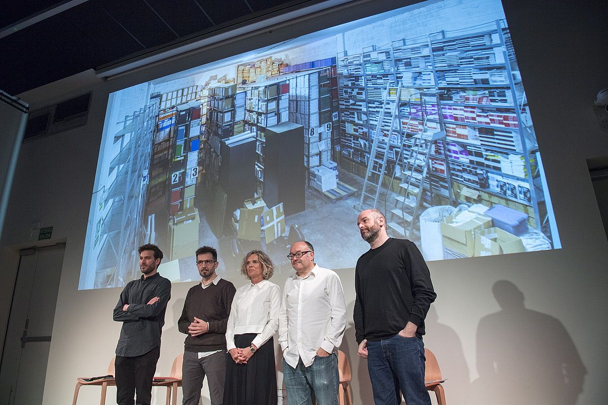 Pablo La Parra, Carlos Mugiro, Edurne Ormazabal, Jose Luis Rebordinos eta Joxean Fernandez, atzo. JUAN CARLOS RUIZ / FOKU.