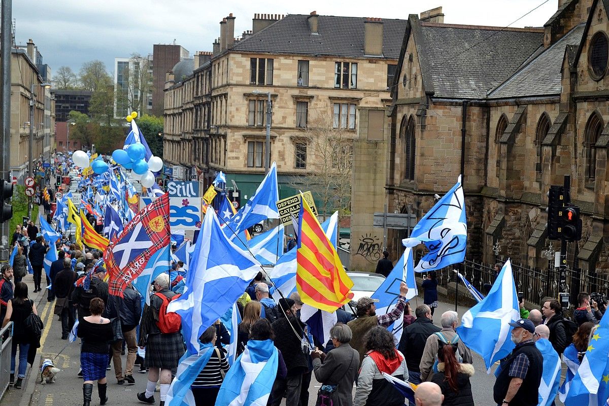 Glasgown atzo erreferendumaren alde egindako manifestazioaren irudia. REMEI CALABUIG / EFE.
