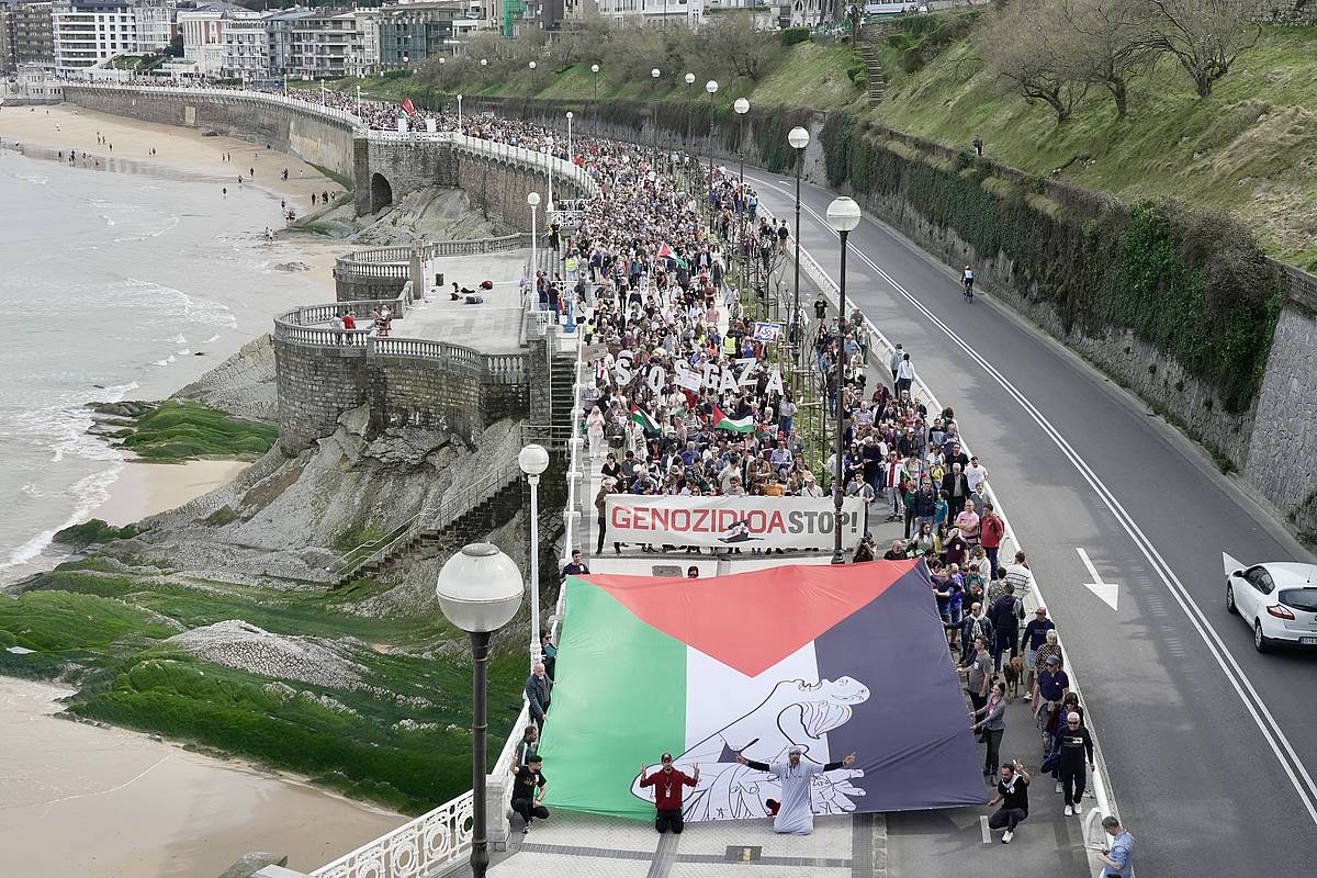 Palestinaren aldeko manifestazioa, gaur, Donostian. ANDONI CANELLADA / FOKU