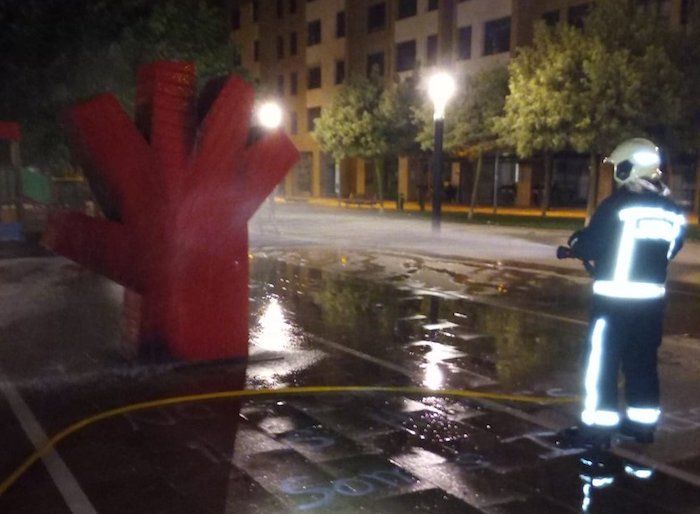 Suhiltzaileak, Antsoainen lanean, indarkeria matxistaren kontrako ikurra itzaltzeko. NAFARROAKO SUHILTZAILEAK
