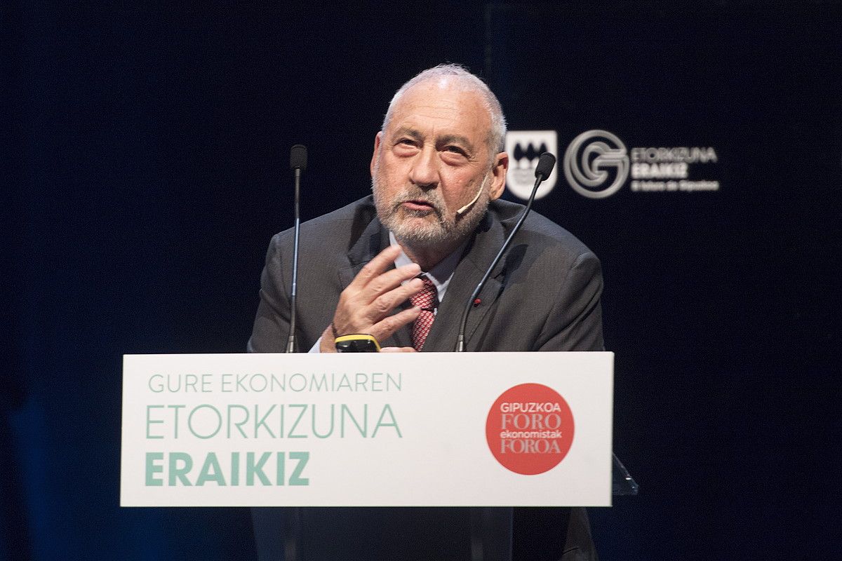 Joseph Stiglitz ekonomista eta Nobel sariduna, atzo, Donostiako Kursaal jauregian. JUAN CARLOS RUIZ / FOKU.
