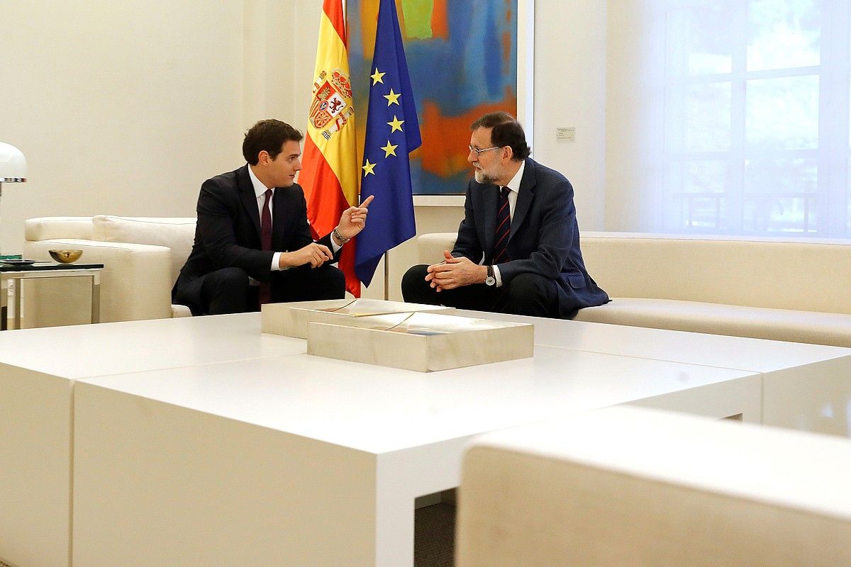 Rajoy Espainiako presidentea eta Rivera Ciudadanosekoa bilera batean. EFE.