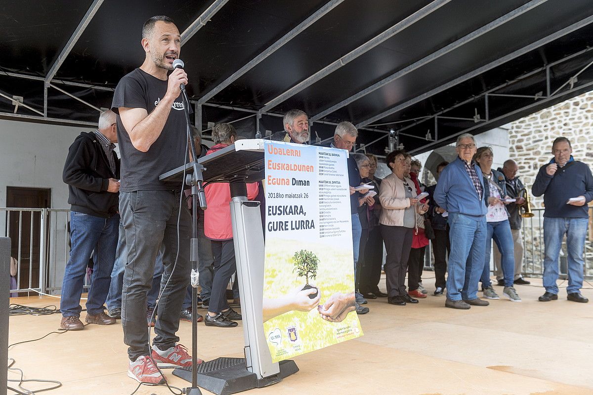UEMAn sartu diren herrietako ordezkariak, atzoko ekitaldian JUANAN RUIZ / FOKU. UEMAn sartu diren herrietako ordezkariak, atzoko ekitaldian JUANAN RUIZ / FOKU.