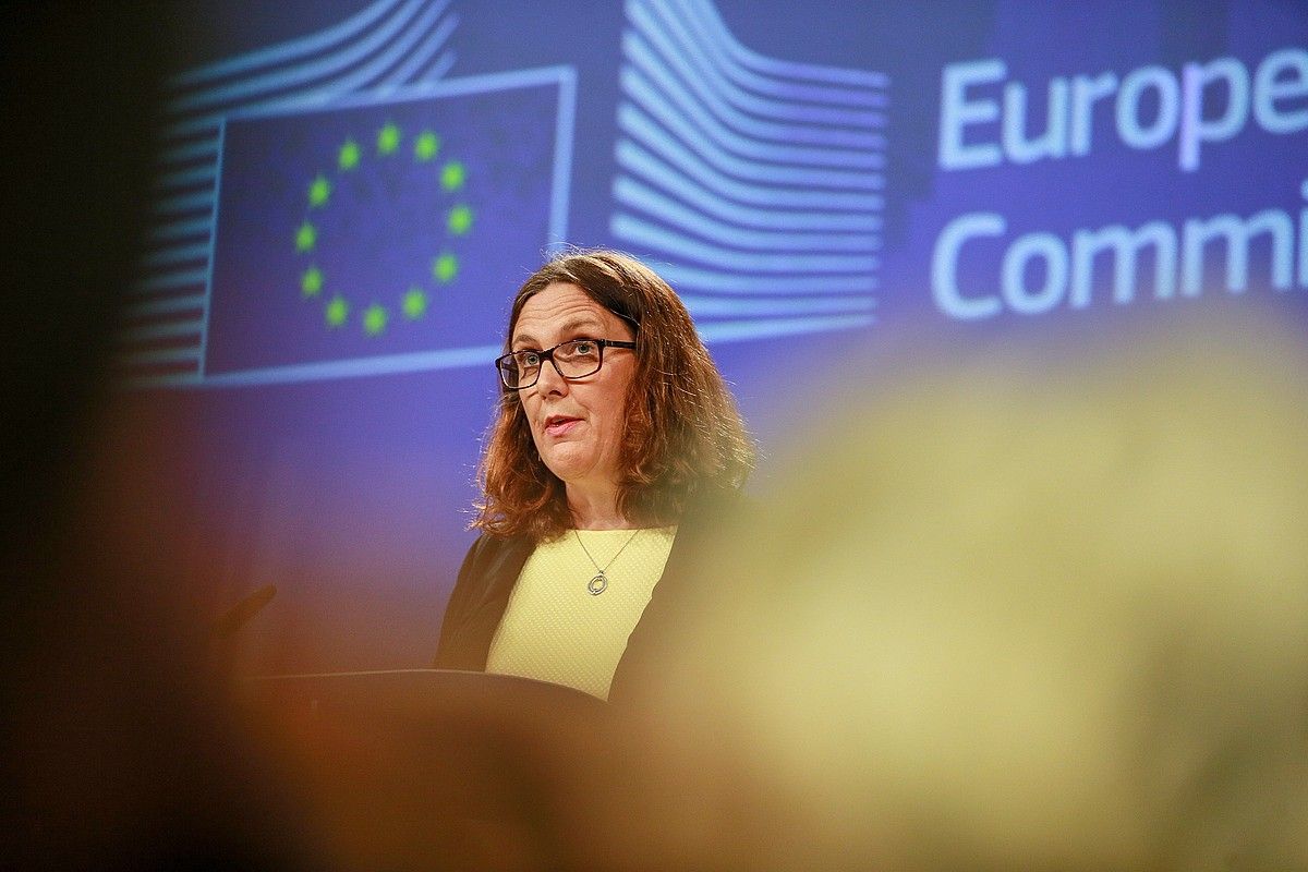 Cecilia Malmstrom Europako Batzordeko Merkataritza komisarioa, atzo egindako agerraldian. STEPHANIE LECOCQ / EFE.
