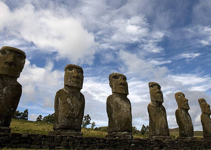 Rapanuien ondare ezagunena, moai eskulturak. IAN SALAS