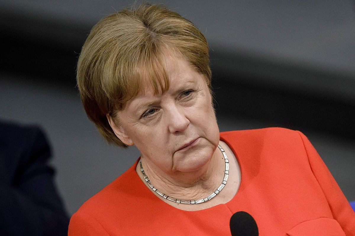 Angela Merkel Alemaniako gobernuburua, atzo, Bundestagen. CLEMENS BILAN / EFE.