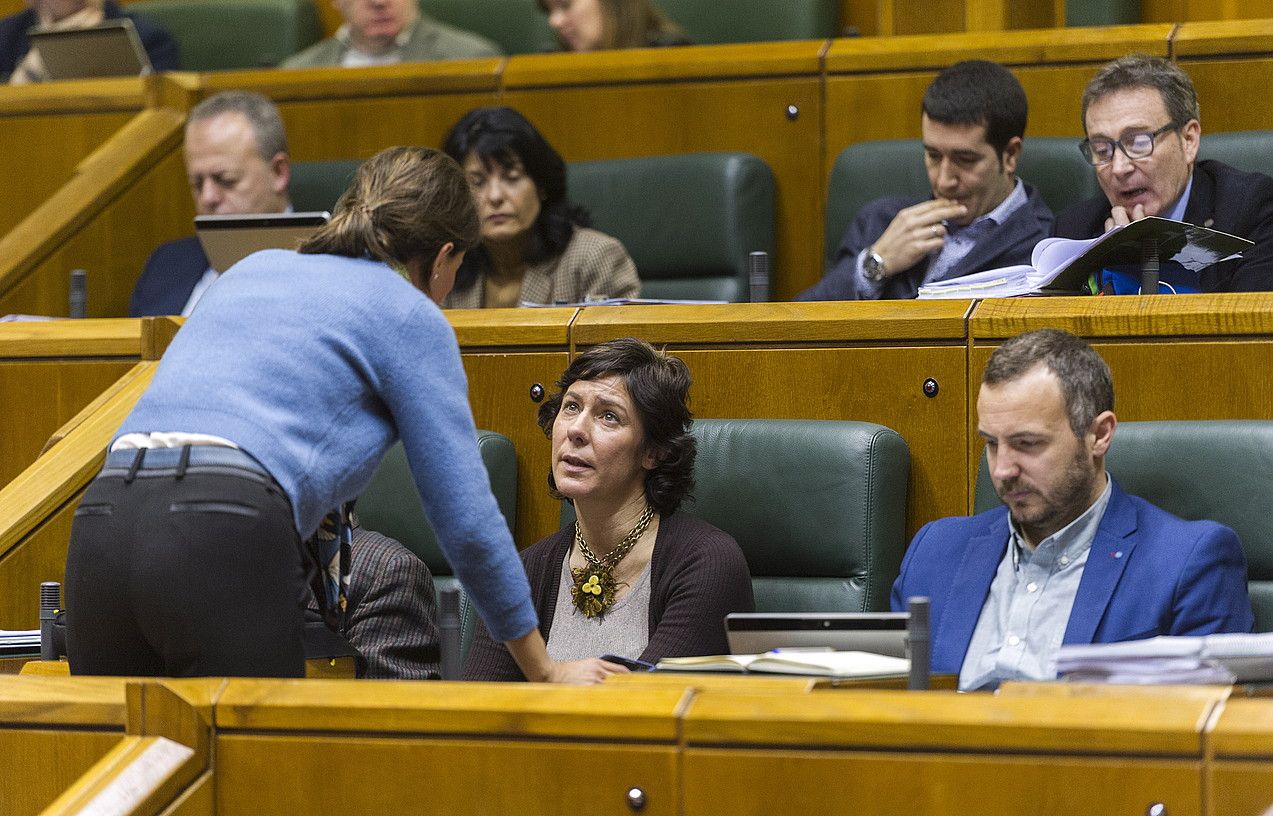 Arregi (EAJ) eta Garrido (PP, bizkarrez), artxiboko irudi batean. JUANAN RUIZ / FOKU.