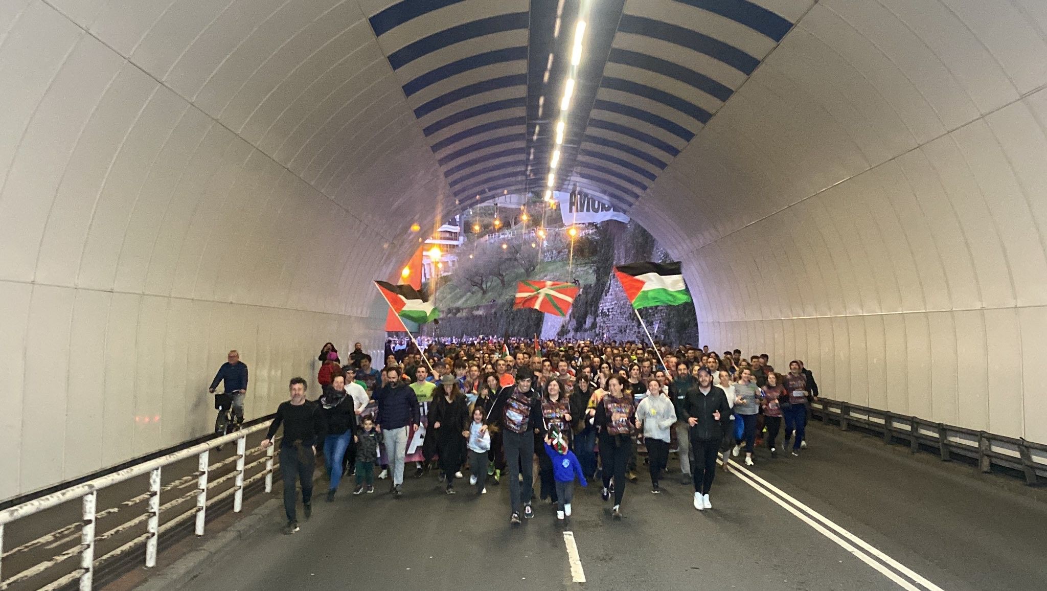 Antiguako tunela zeharkatu dute Donostian. AEK