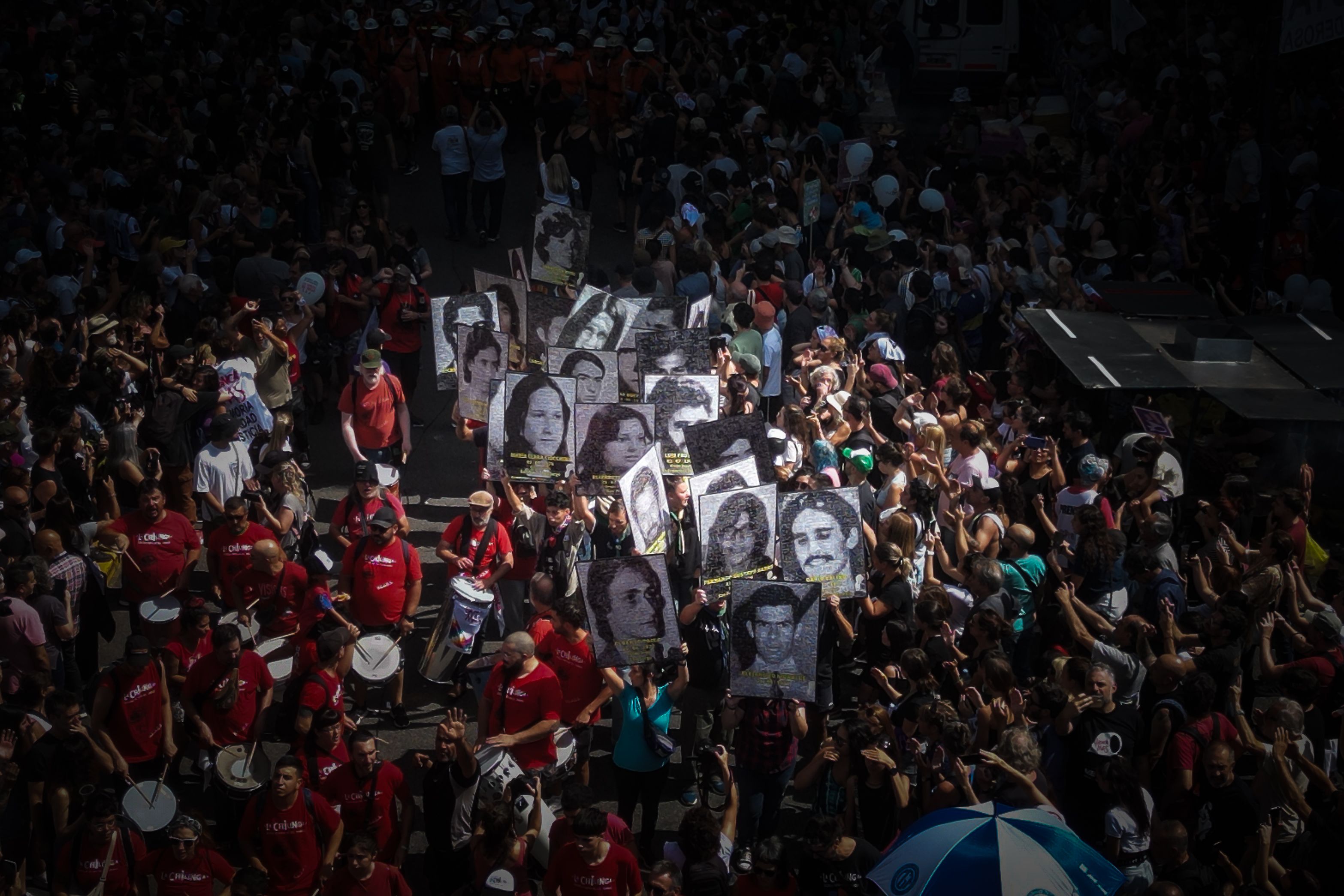 Argentinako diktadura militarraren krimenen aurkako protesta, atzo, Buenos Airesen. JUAN IGNACIO RONCORONI / EFE