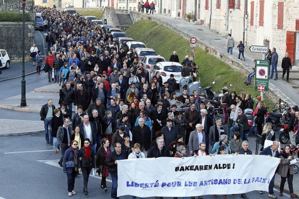 (ID_13734884) (/EZEZAGUNA) Manifestation de soutien aux dtenus de Louhossoa et aux dsarmementde Eta, Bayonne, Samedi 17 Decem...
