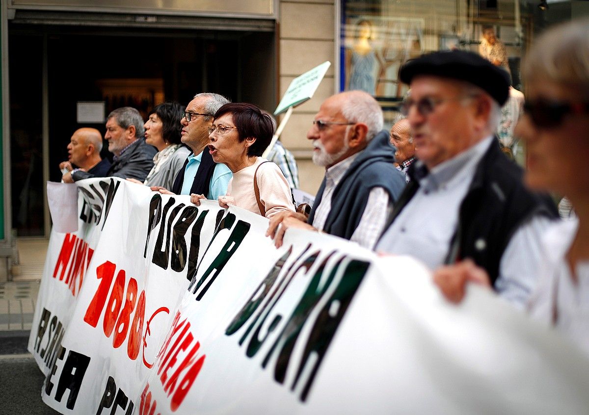 Pentsio duinen aldeko manifestazioa, Iruñean, joan den maiatzaren 26an. VILLAR LOPEZ / EFE.