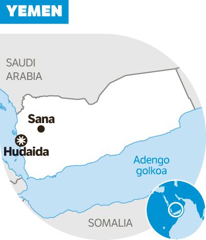 Yemengo hornidura portu nagusia hartzeko erasoaldia hasi du Saudi Arabiak.