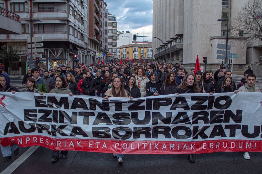 GKSk deitutako manifestazioa Gasteizen, atzo arratsaldean. GKSk deitutako manifestazioa Gasteizen, atzo arratsaldean.