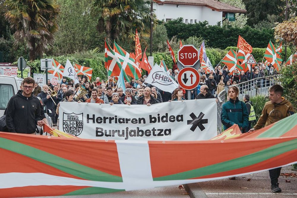 Bagiraren manifestazioa, gaur, Uztaritzen (Lapurdi). GUILLAUME FAUVEAU