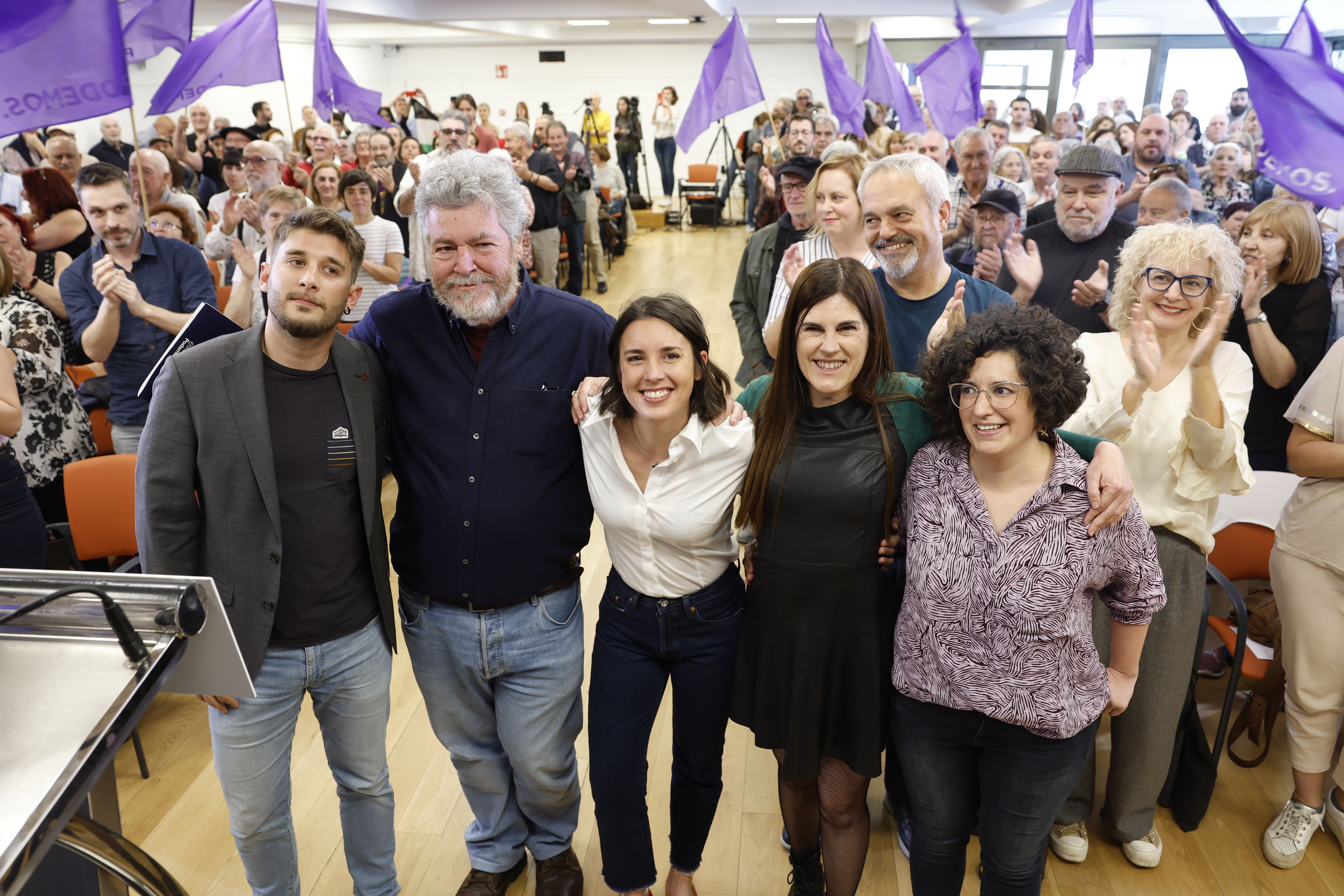 Ezkerretik eskuinera, David Soto, Juantxo Lopez de Uralde, Irene Montero, Miren Gorrotxategi eta Ana Viñals gaur, Bilbon. MIGUEL TOÑA / EFE