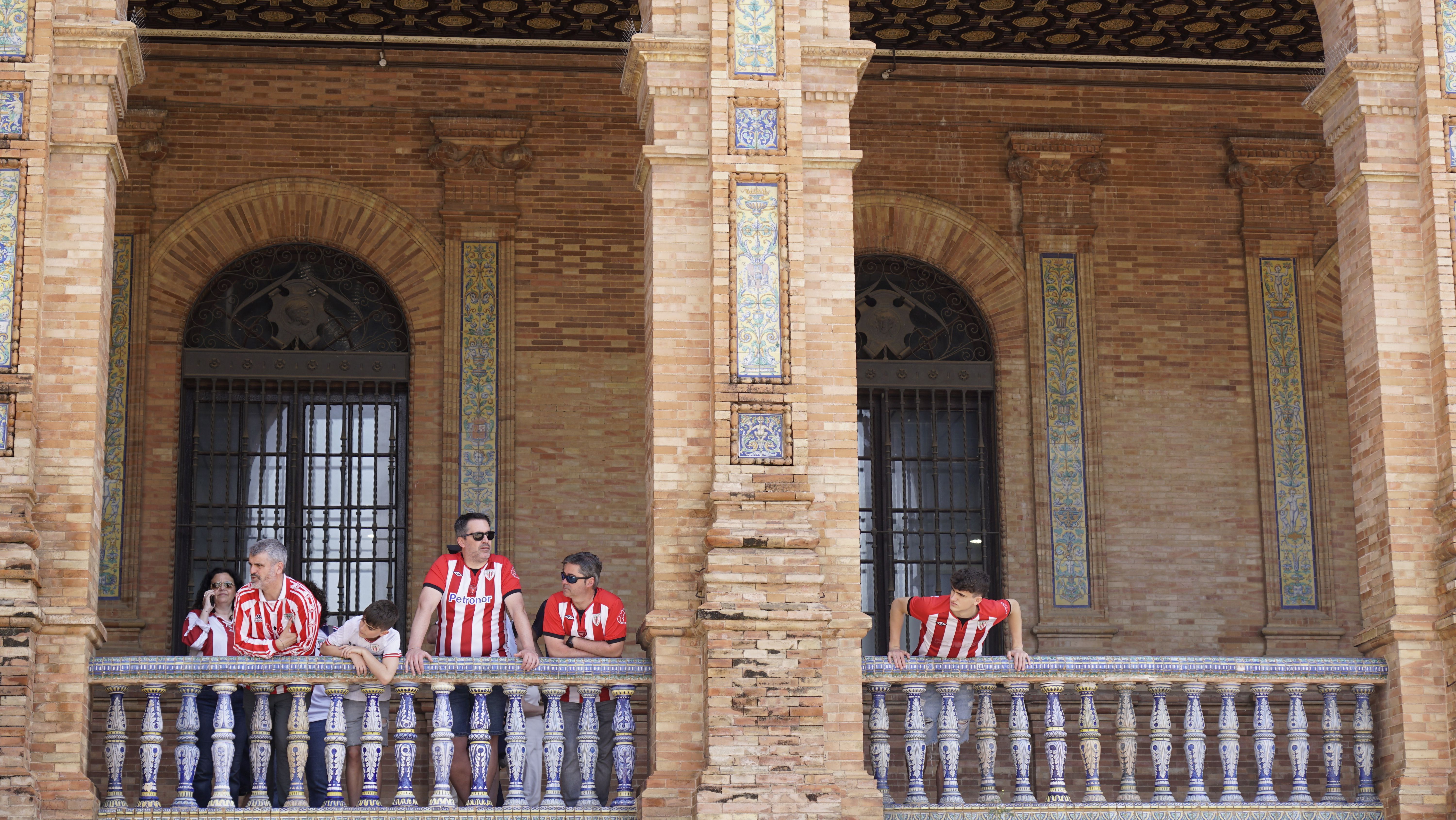 Athleticeko zaleak Espainia plazan.