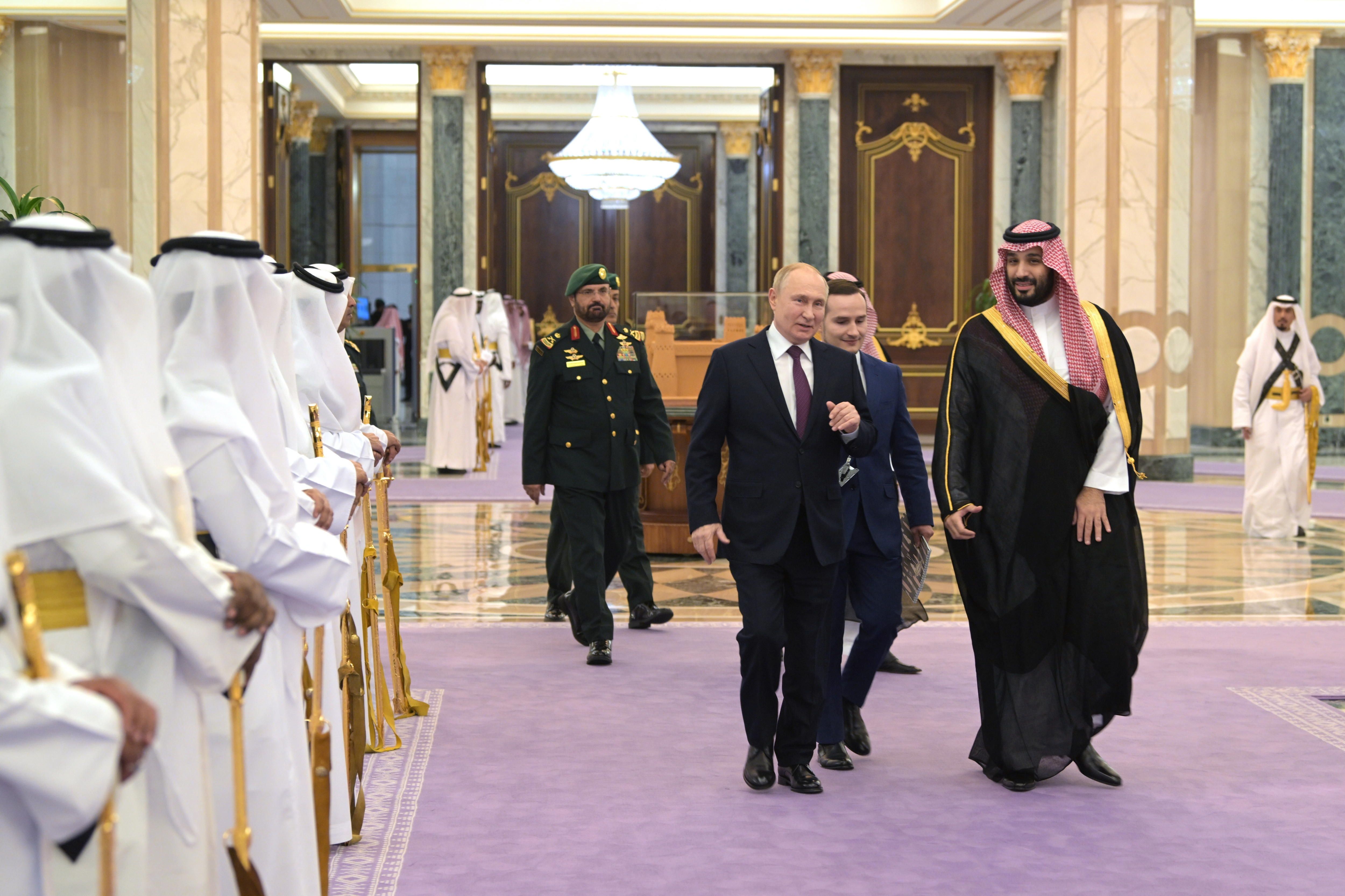 Vladimir Putin eta Mohamad Bin Salman, artxiboko irudian. ALEKSEI NIKOLSKI / EFE