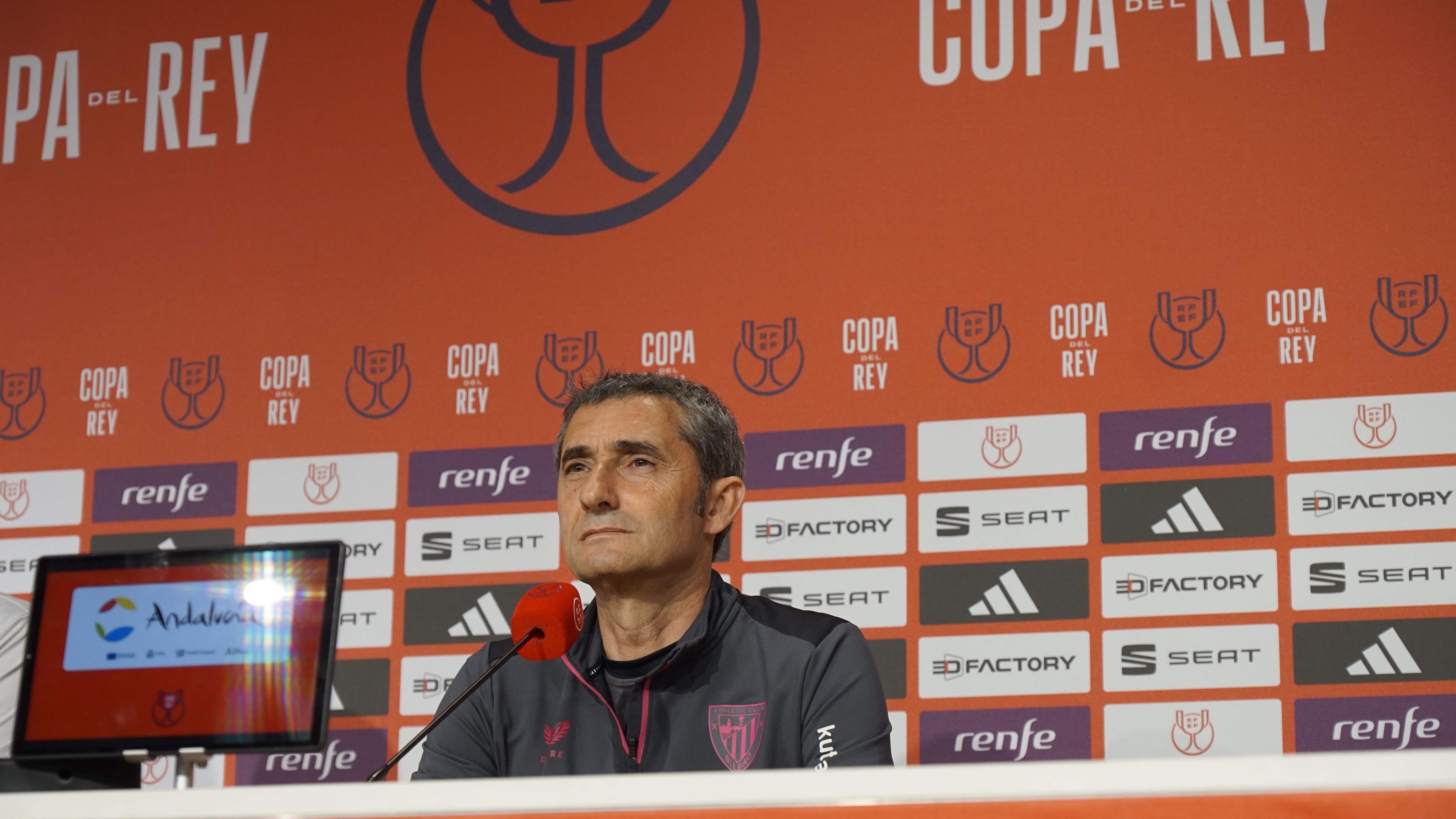 Ernesto Valverde Athleticeko entrenatzailea, prentsaurrekoan. OLI ARTOLA