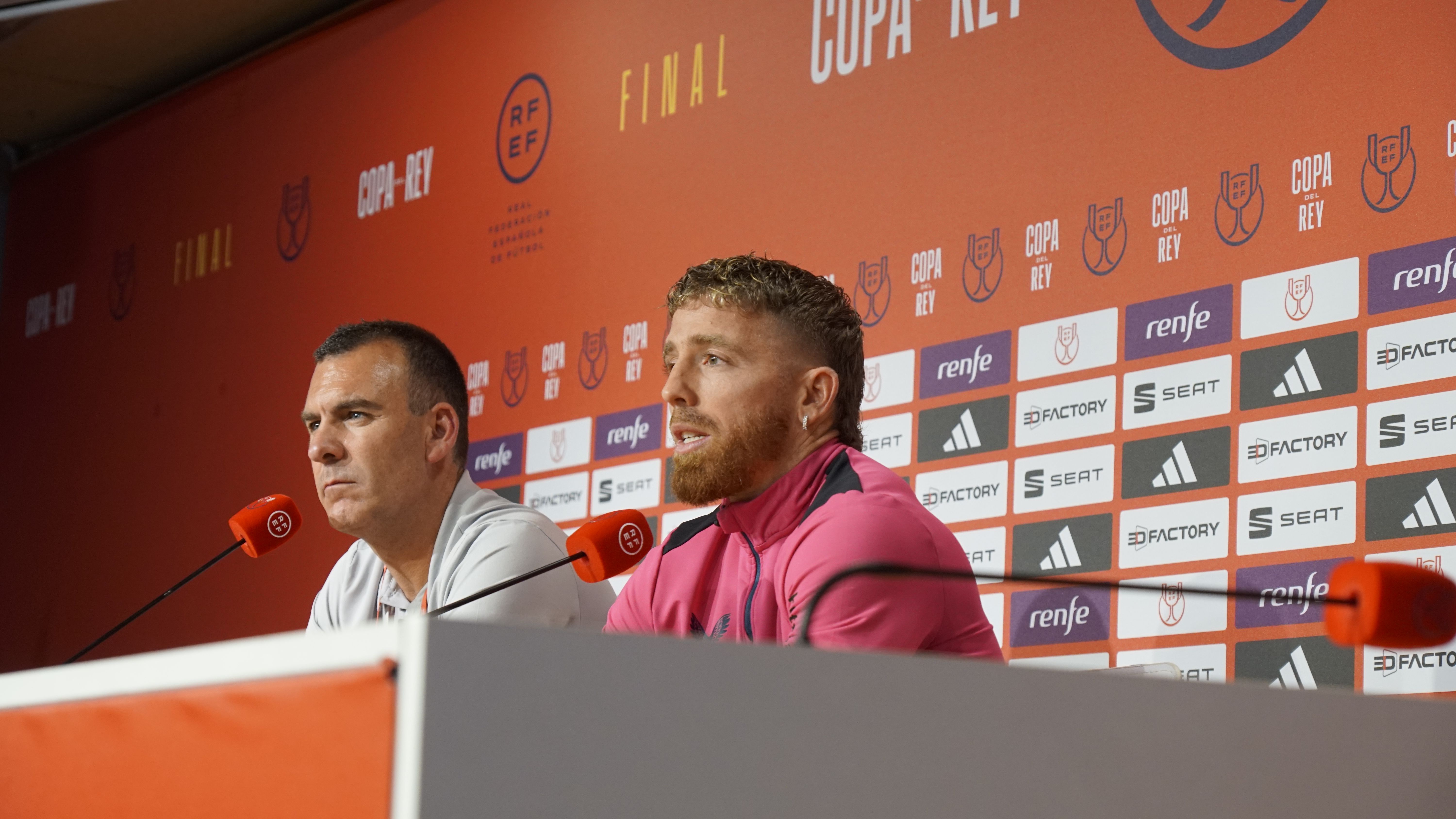 Iker Muniain Athleticeko kapitaina Espainiako Kopako finalaren aurreko prentsaurrekoan. OLI ARTOLA