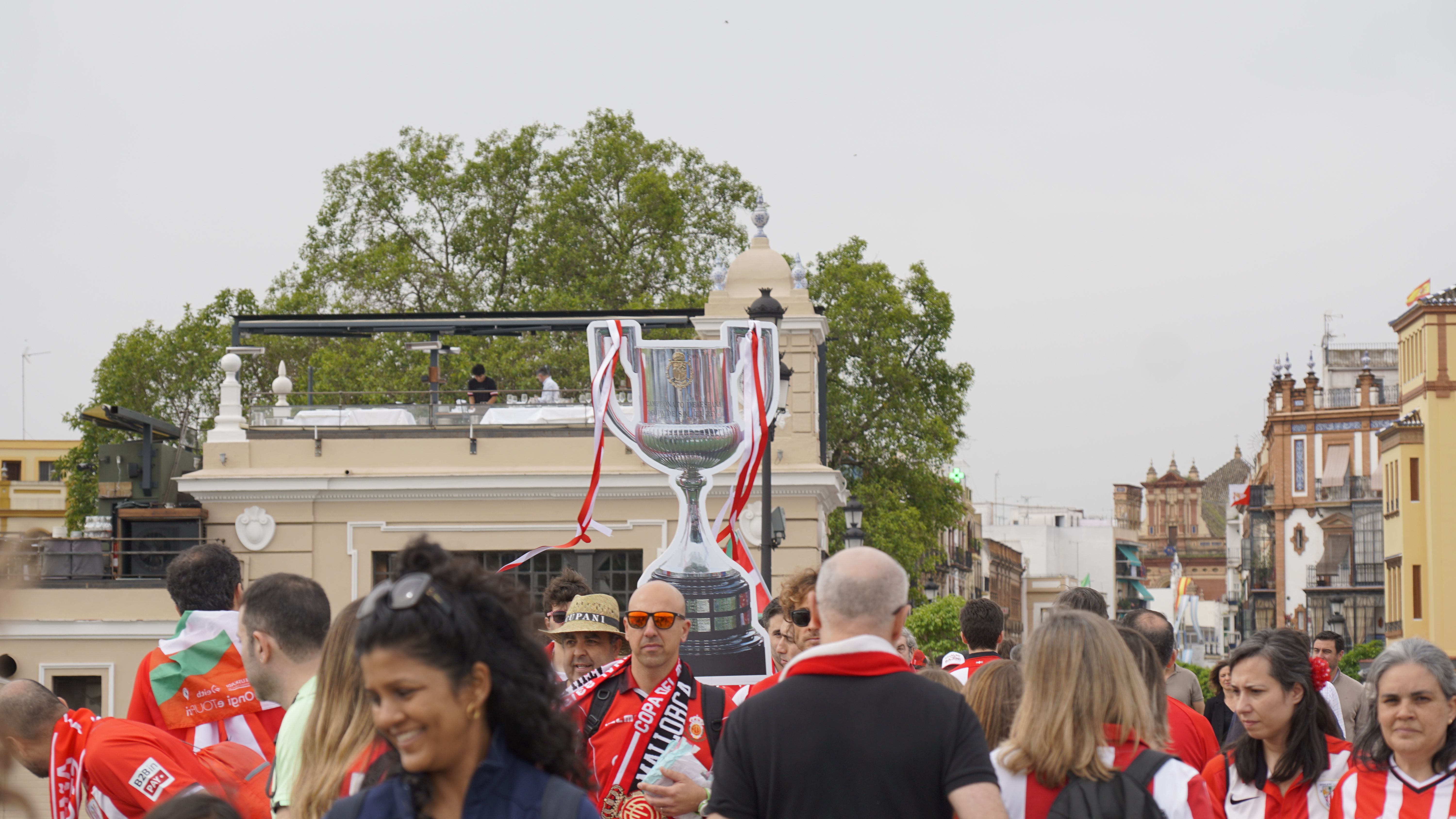 Athleticek etxera eraman nahi duen kopa. OLI ARTOLA