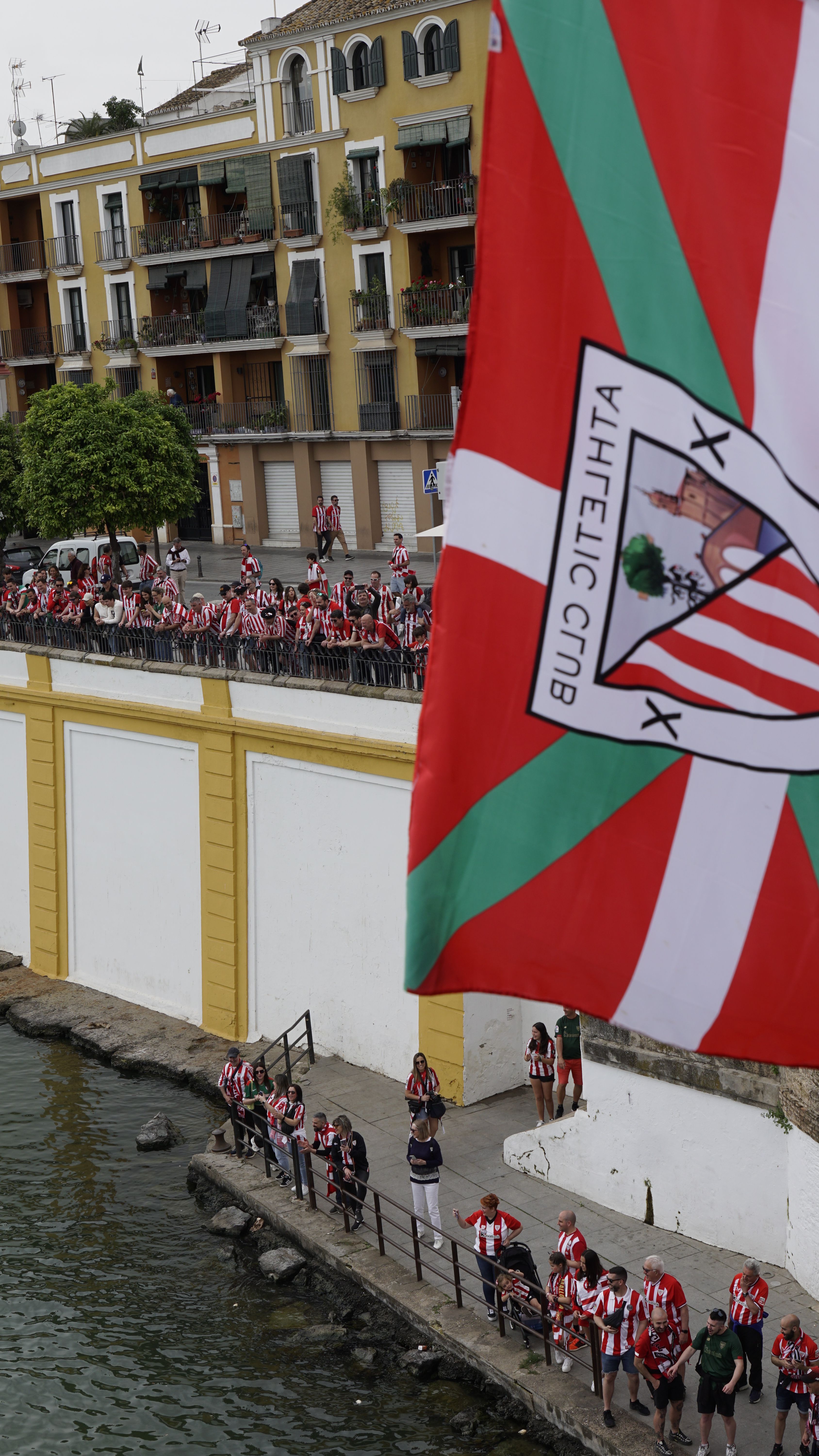 Trianako zubitik, Athleticen zaleak. OLI ARTOLA