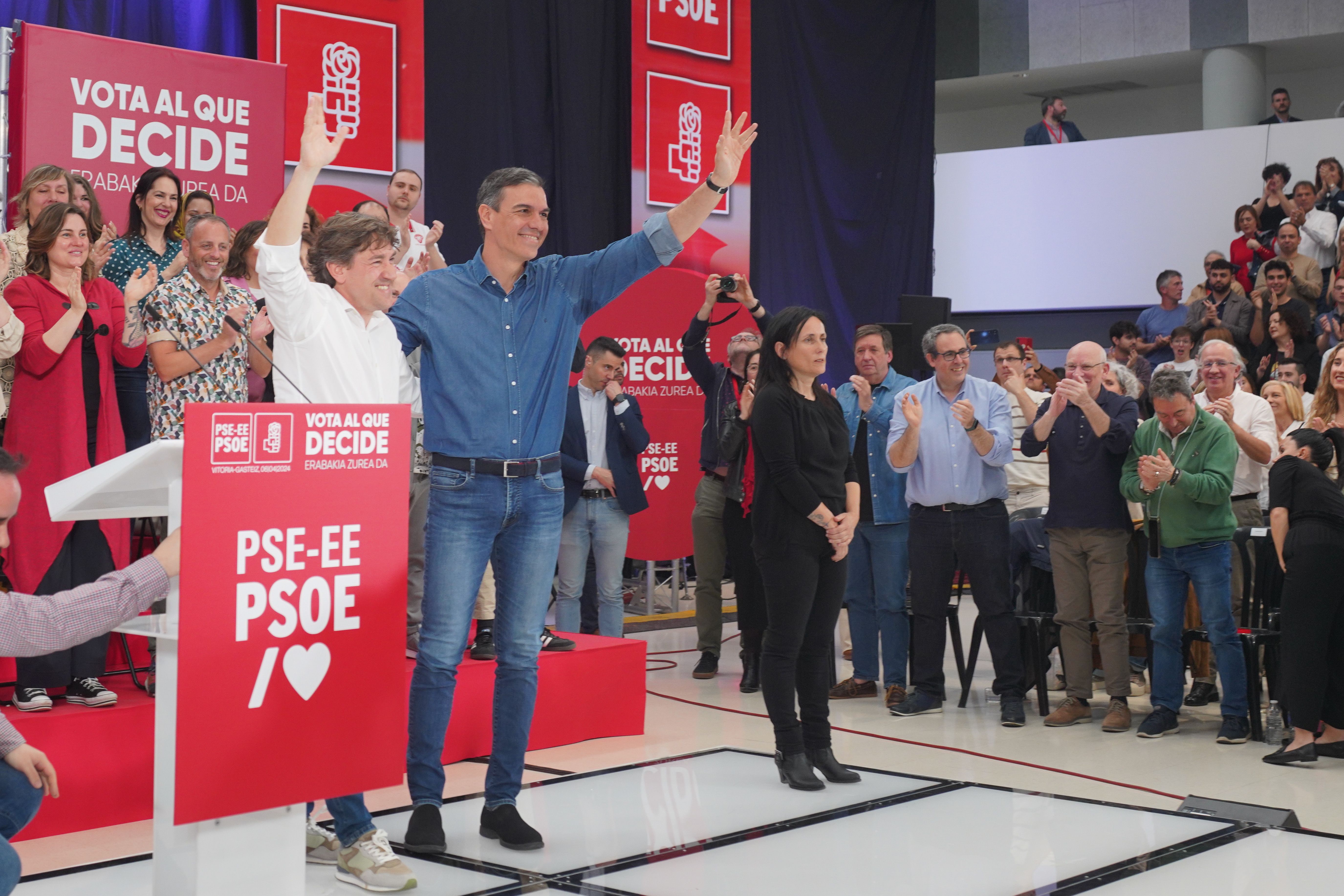 Eneko Andueza eta Pedro Sanchez, gaur, Gasteizen. ENDIKA PORTILLO/ FOKU