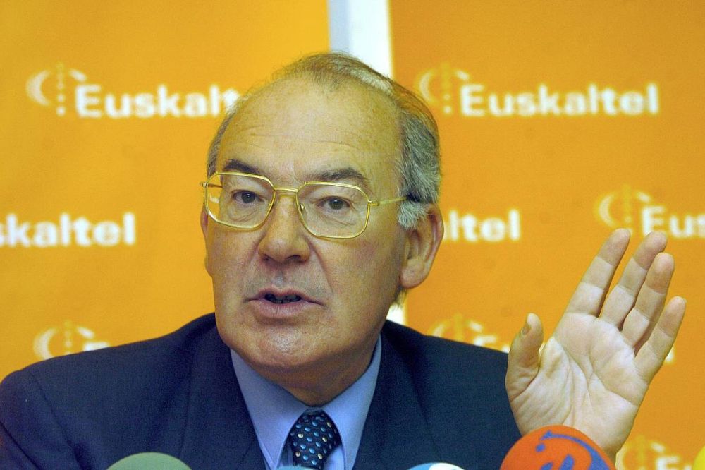 Jose Antonio Ardanza Euskaltelen 2004ko emaitzak aurkezten. 1999tik 2011ra bitartean izan zen telekomunikazio enpresako presidente. LUIS JAUREGIALTZO / FOKU