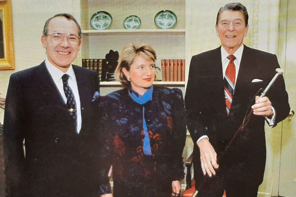 Ronald Reagan Ameriketako Estatu Batuetako presidentearekin, Etxe Zurian, 1988ko martxoan.