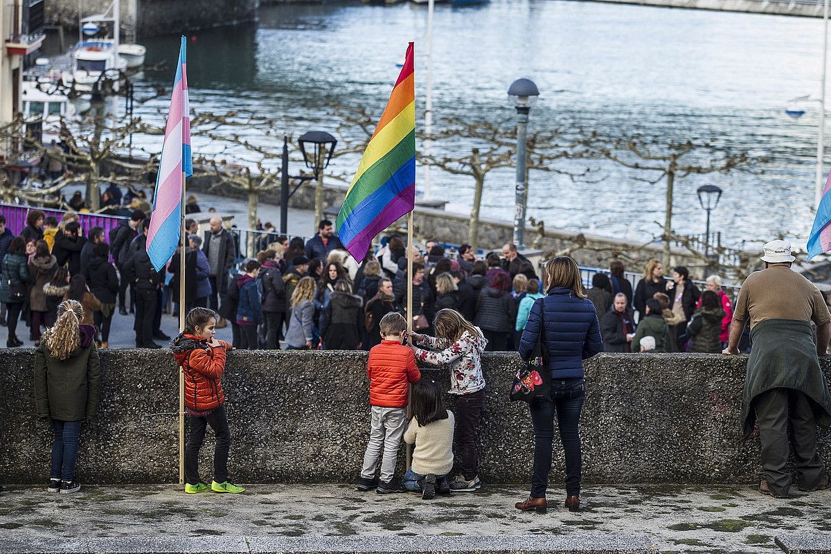 Ume transexualen eskubideen aldeko elkarretaratzea, Ondarroan (Bizkaia). ARITZ LOIOLA / FOKU.