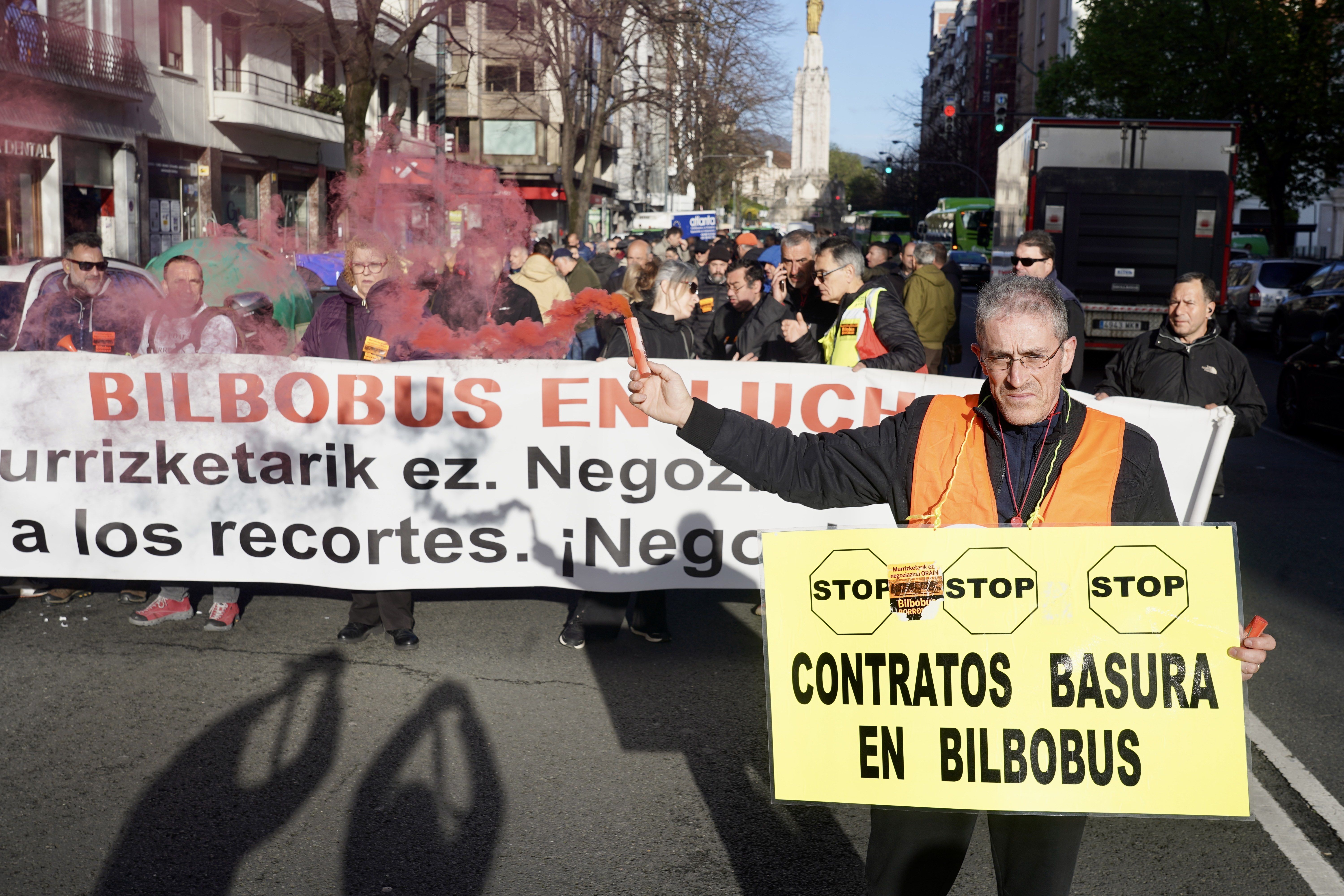 Bilbobuseko langileen manifestaldia, gaur goizean. MONIKA DEL VALLE / FOKU