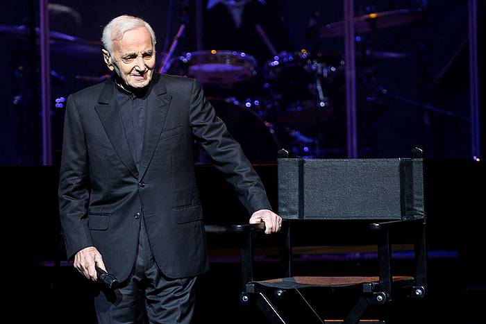 Charles Aznavour, apirilean Bartzelonan emandako kontzertu batean. QUIQUE GARCI / EFE