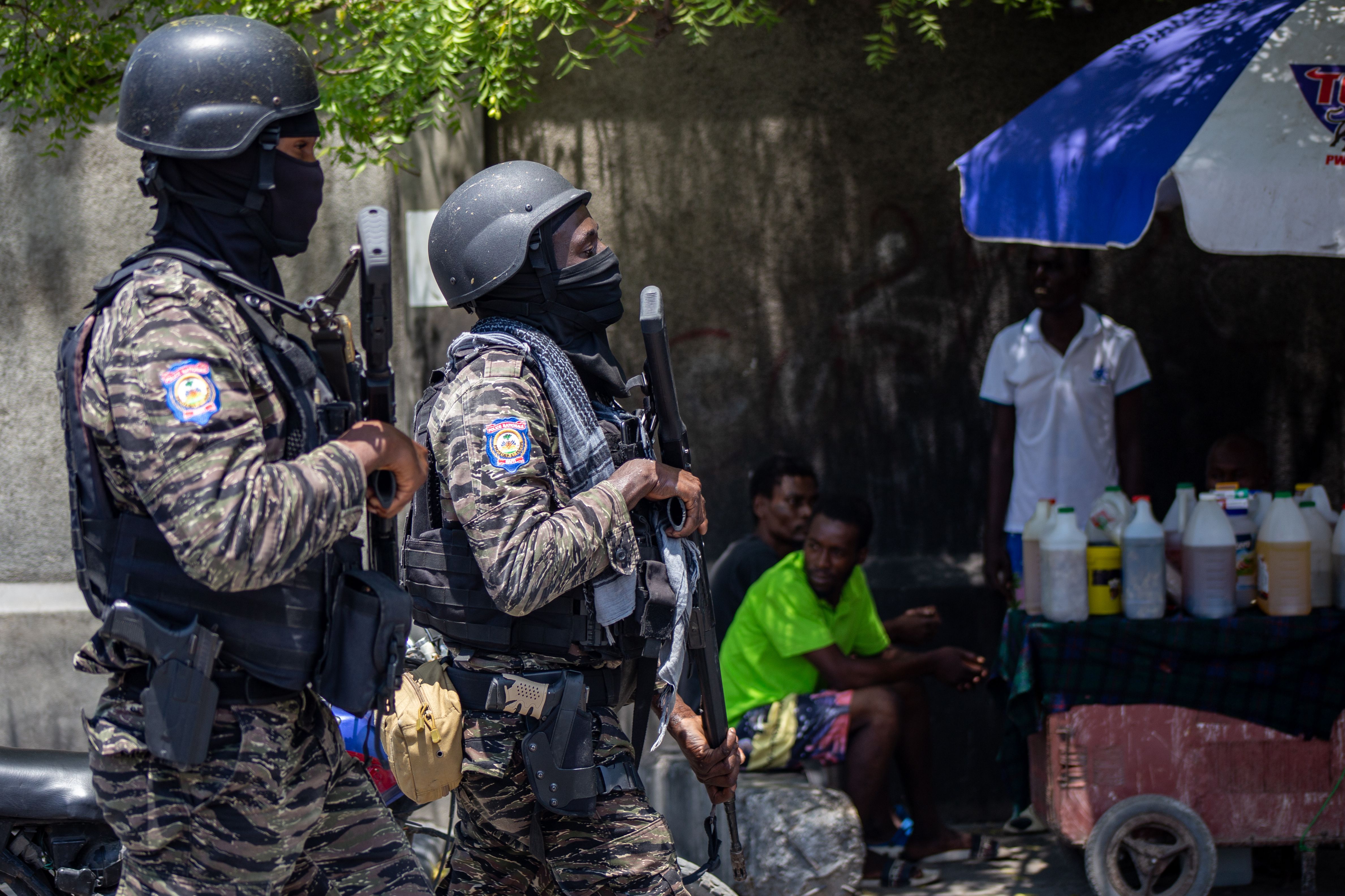 Poliziak Port-au-Princeko kaleetan MENTOR DAVID LORENS / EFE
