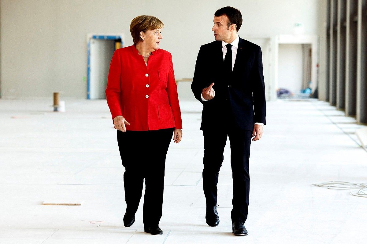 Angela Merkel Alemaniako kantzilerra eta Emmanuel Macron Frantziako presidentea, Berlinen egindako bilera batean. CARSTEN KOALL / EFE.