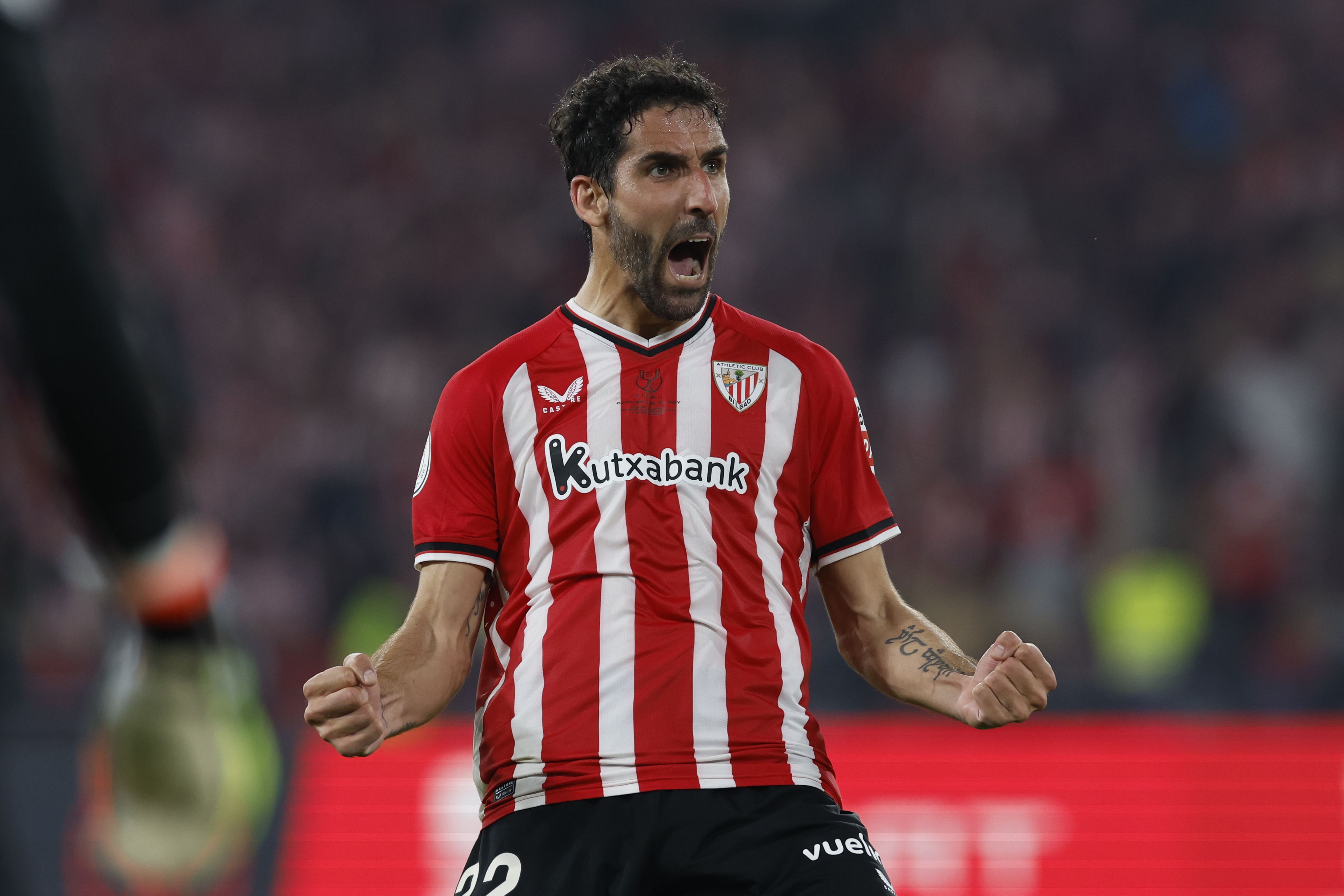 Raul Garcia, Espainiako Kopako finalean sartutako gola ospatzen. JULIO MUÑOZ / EFE