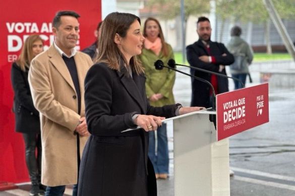 Aroa Jilete, gaur eguerdiko agerraldian. PSE-EE Aroa Jilete, gaur eguerdiko agerraldian. PSE-EE