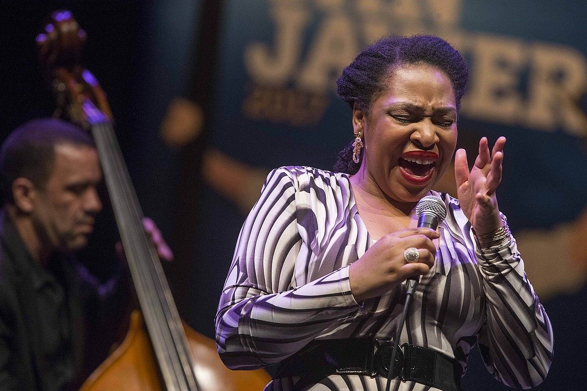 Charenee Wade abeslari eta konpositore estatubatuarra izango da Getxoko jazz jaialdiko izarretako bat. MARCIAL GUILLEN / EFE. Charenee Wade abeslari eta konpositore estatubatuarra izango da Getxoko jazz jaialdiko izarretako bat. MARCIAL GUILLEN / EFE.