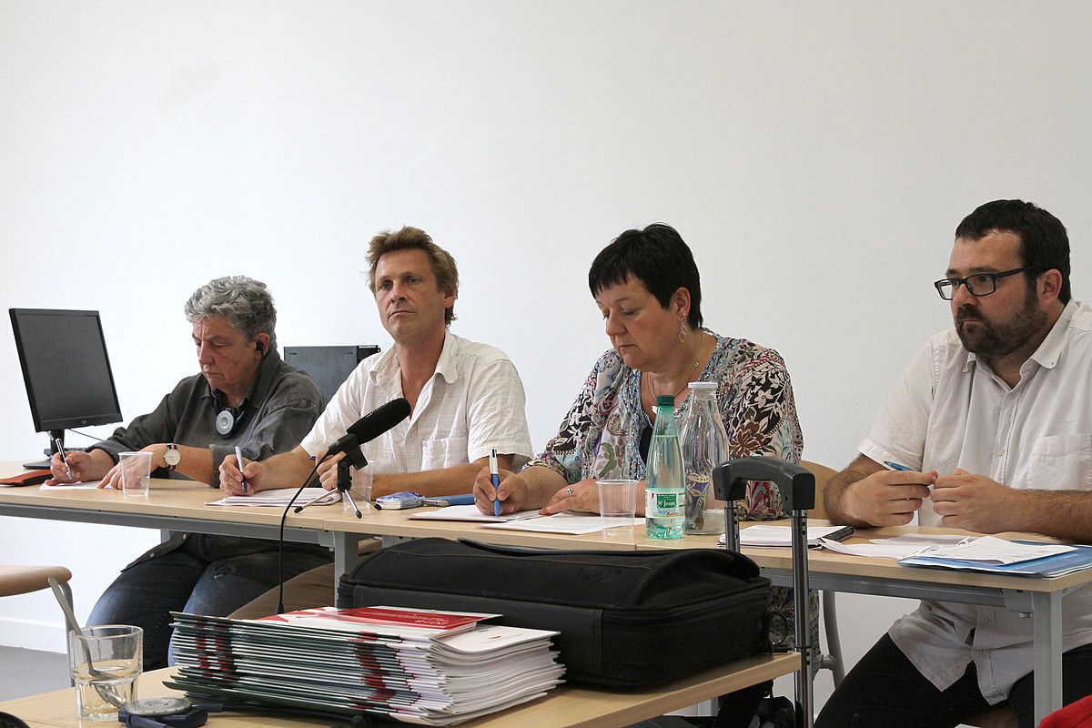 Martine Bisauta, Philippe Arretz, Pantxika Maitia eta Eñaut Aramendi, atzo, Baionan eginiko ikastaroan. AURORE LUCAS.