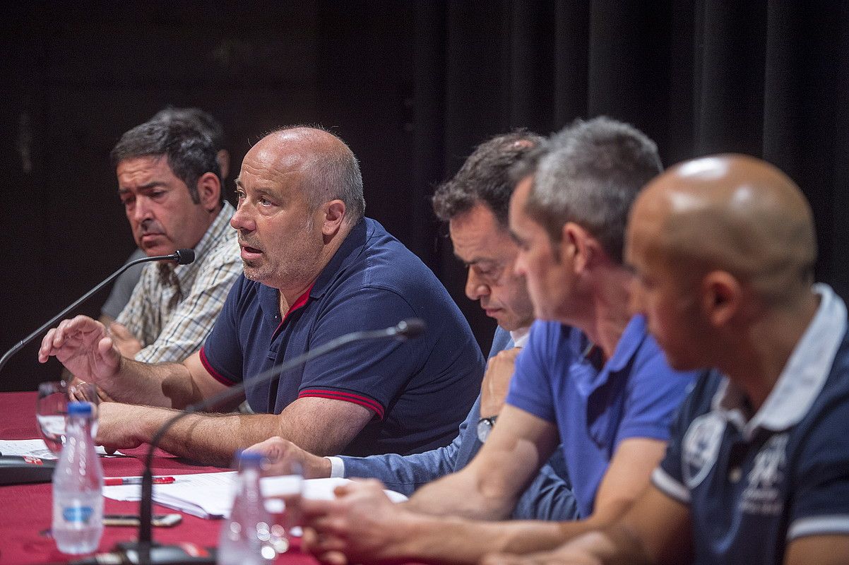 Bihoel elkarteko ordezkarien prentsaurrekoa, atzo, Bilboko Kafe Antzokian. MARISOL RAMIREZ / FOKU. Bihoel elkarteko ordezkarien prentsaurrekoa, atzo, Bilboko Kafe Antzokian. MARISOL RAMIREZ / FOKU.