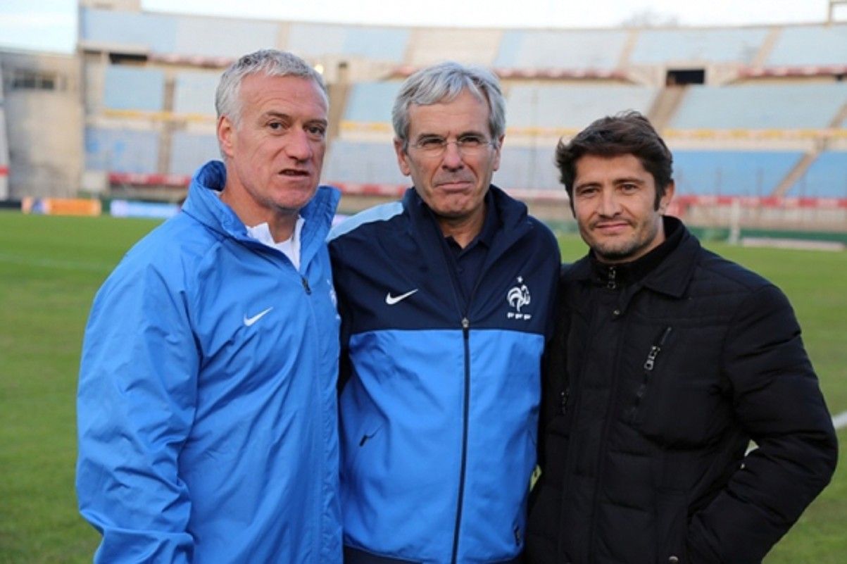 Didier Deschamps, Peio Sarratia eta Bixente Lizarazu, Frantziak 2013an Uruguain jokatu zuenean. BERRIA.