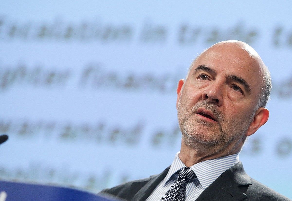 Pierre Moscovici EBko Ekonomia komisarioa, atzo. STEPHANIE LECOCQ / EFE. Pierre Moscovici EBko Ekonomia komisarioa, atzo. STEPHANIE LECOCQ / EFE.