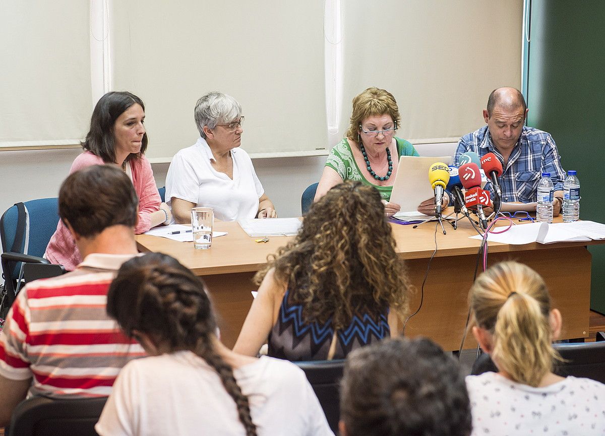 Haizea Ziluaga, Mati Iturralde, Miren Arana eta Iñaki Zugadi, atzo, Bilbon. MARISOL RAMIREZ / FOKU.