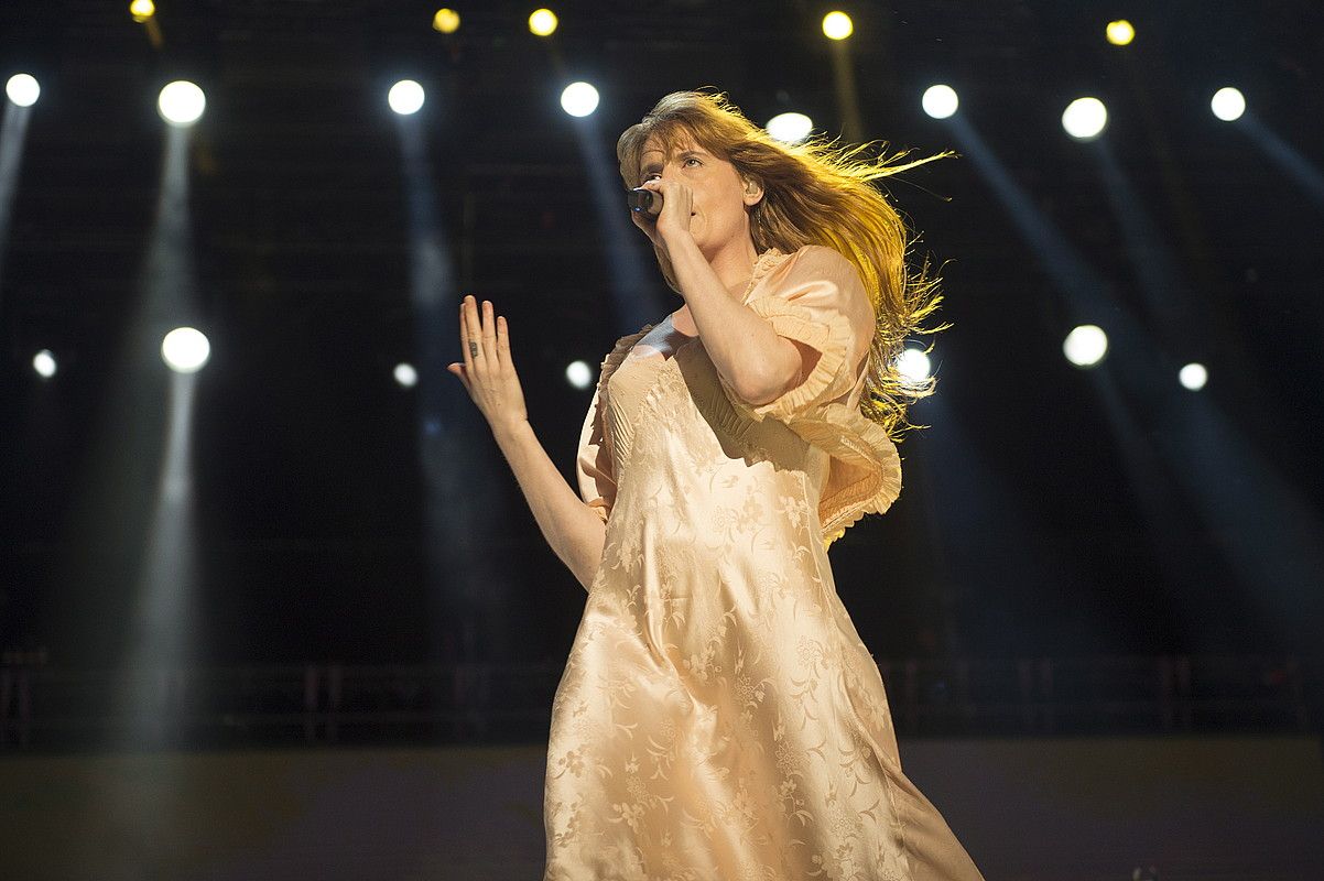 Florence + The Machine izan zen BBK Live jaialdiko lehen eguneko protagonista nagusia. MONIKA DEL VALLE / FOKU. Florence + The Machine izan zen BBK Live jaialdiko lehen eguneko protagonista nagusia. MONIKA DEL VALLE / FOKU.